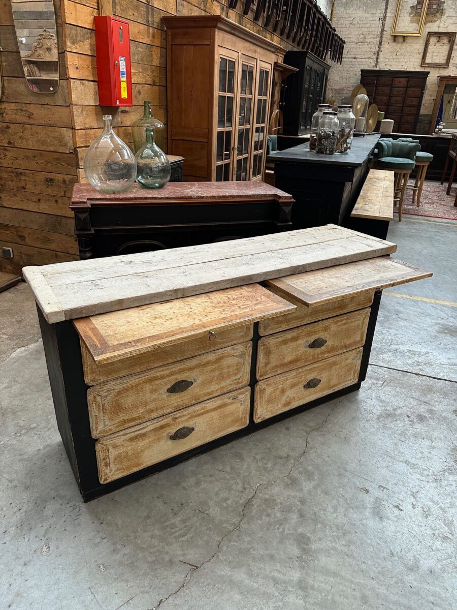 Old workshop furniture with 6 drawers.