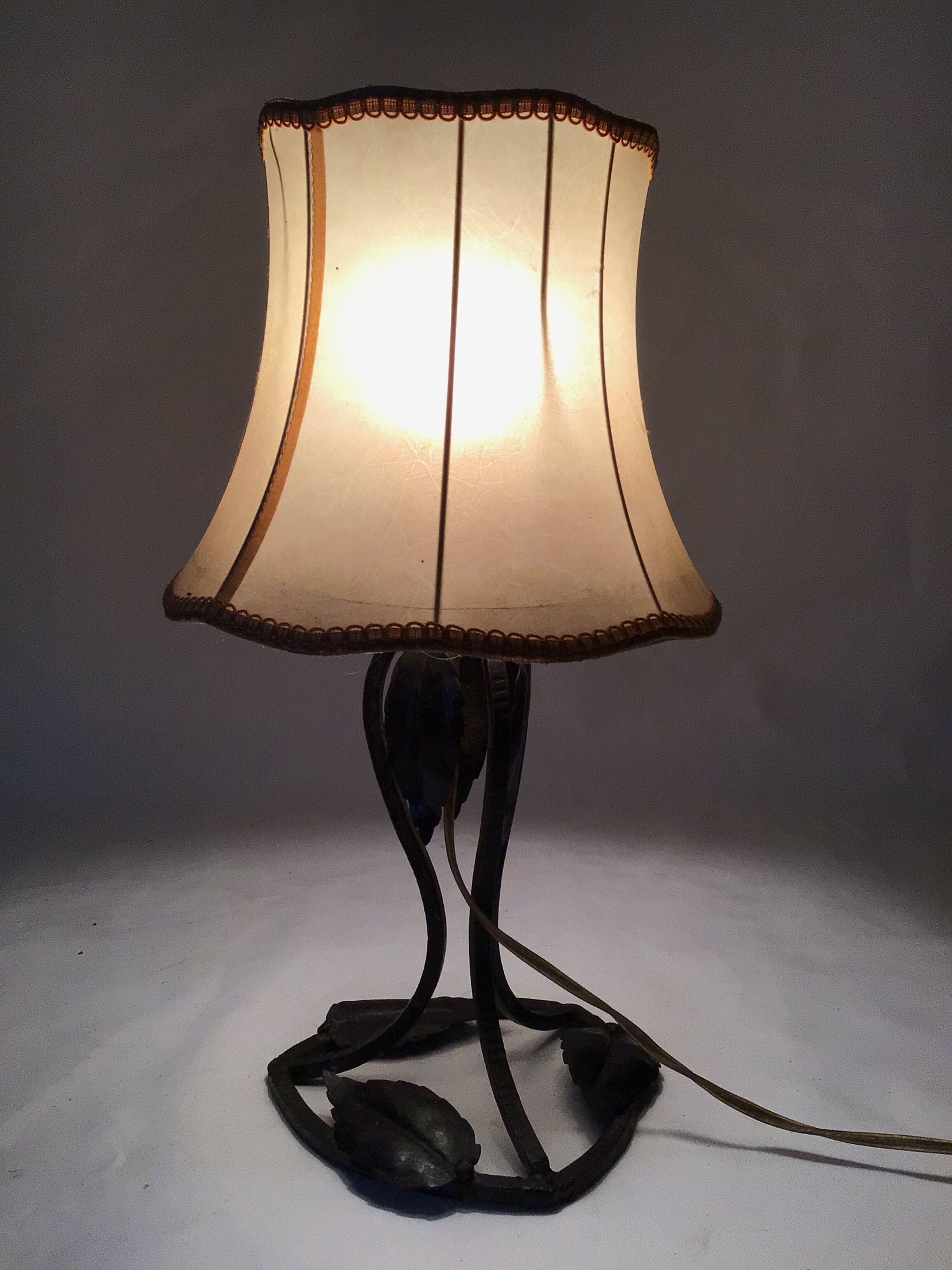 Lampe en fer forgé Art déco
