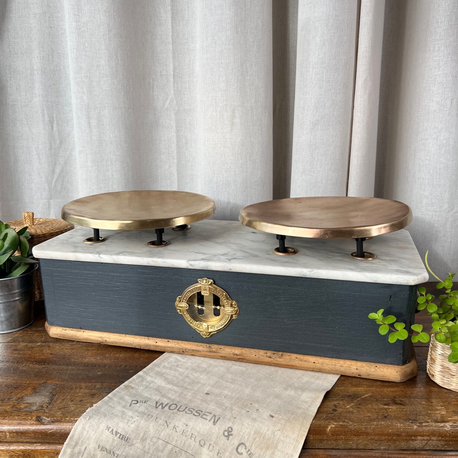 Grocer's scale in wood and marble "Béranger"