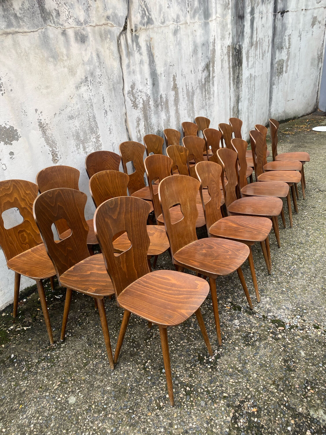 24 chaises bistrot Baumann, modèle Gentiane