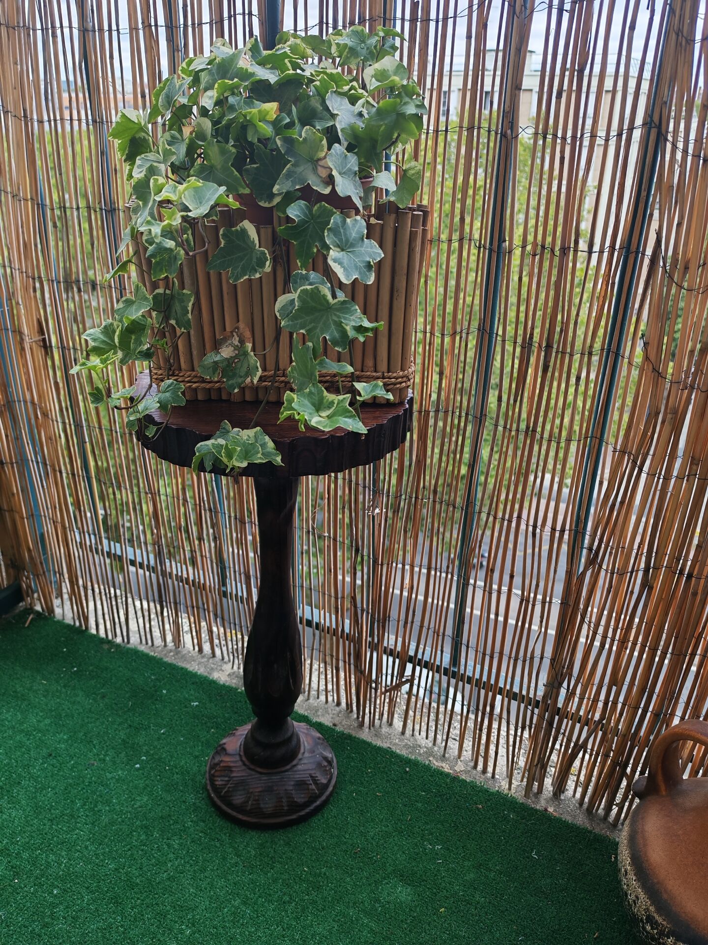 Table d'appoint style colonial espagnole vintage 