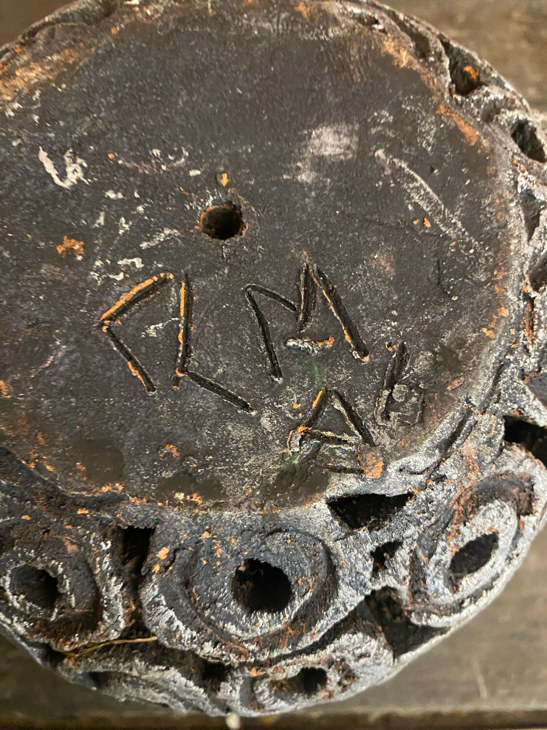 Vintage Design Black Ceramic Ball Vase #D654