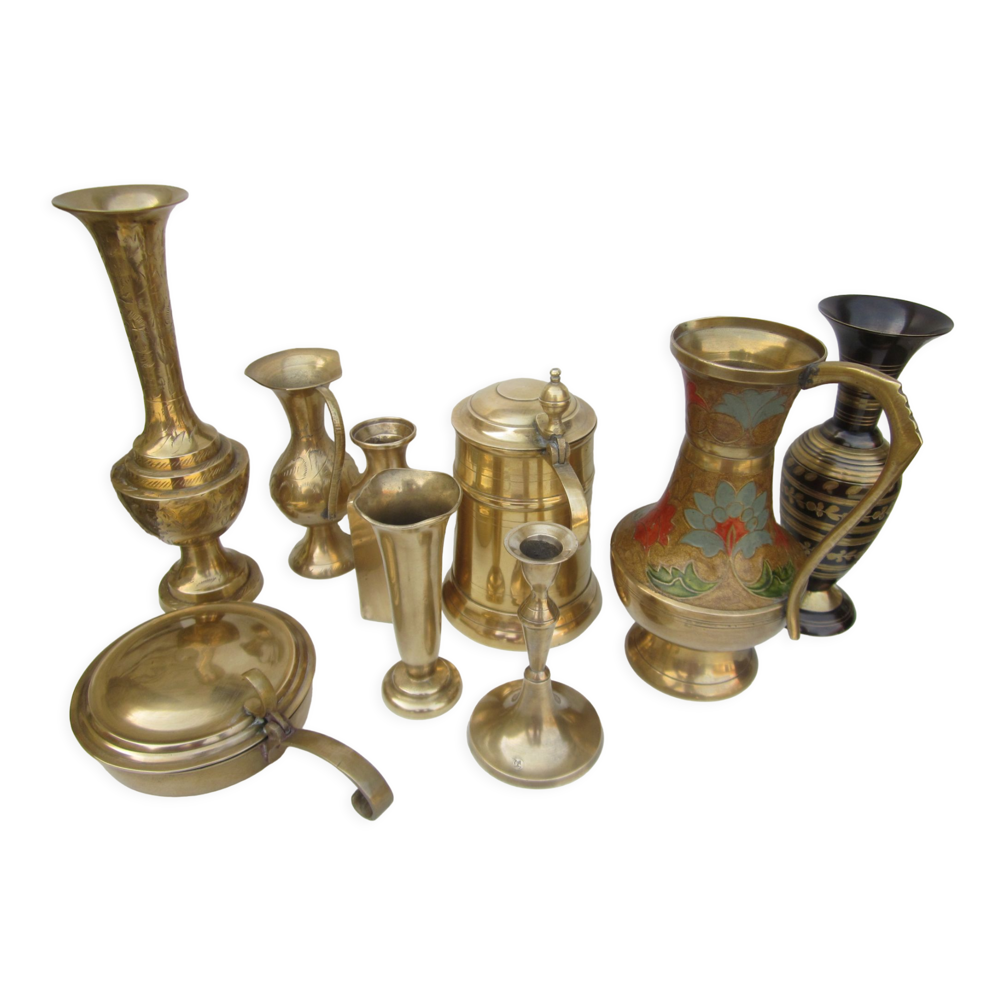 Lot d'objets décoratifs en laiton