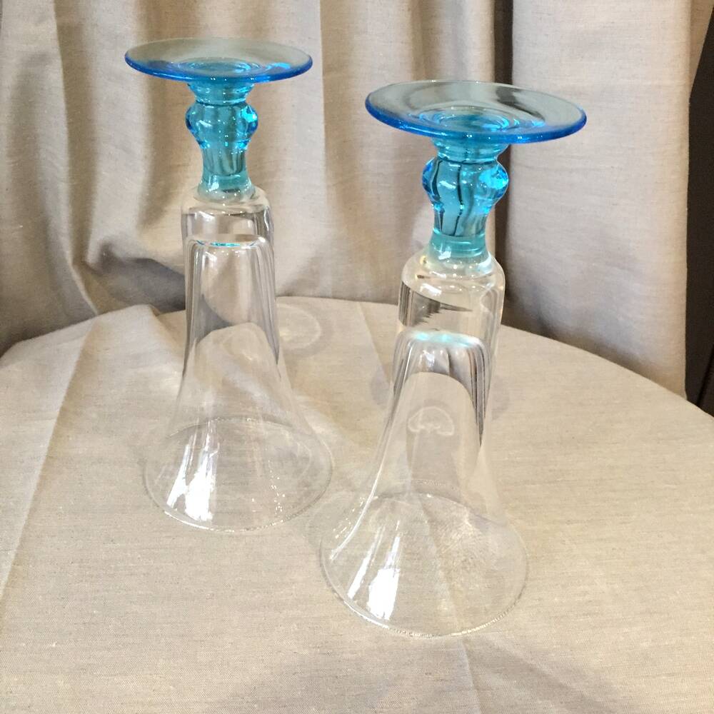 Pairs of transparent soliflores vases with blue legs