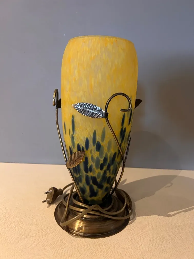 Speckled yellow and blue glass ambient lamp