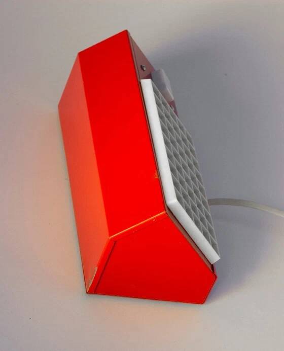 Red Elidus bedside lamp in metal, designed by Hans-Agne Jakobsson in the 1970s.