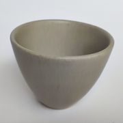 Bol en porcelaine signé