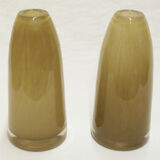 Paire de vases en verre en forme d'obus