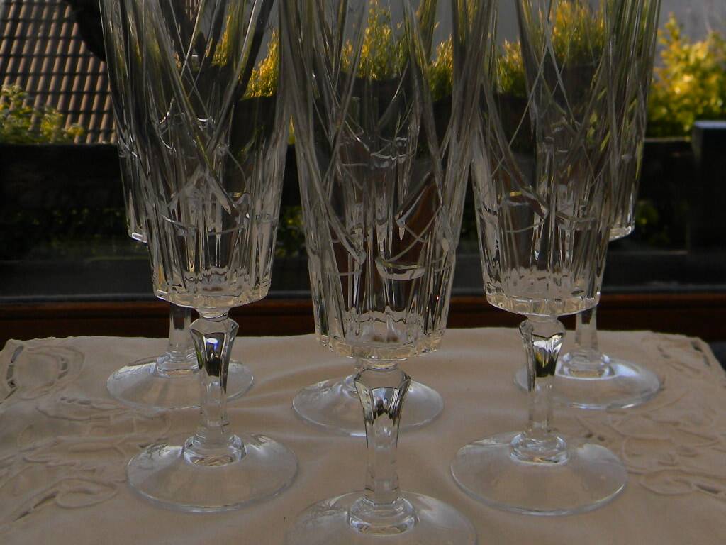 Lot de 6 flûtes à champagne en cristal.