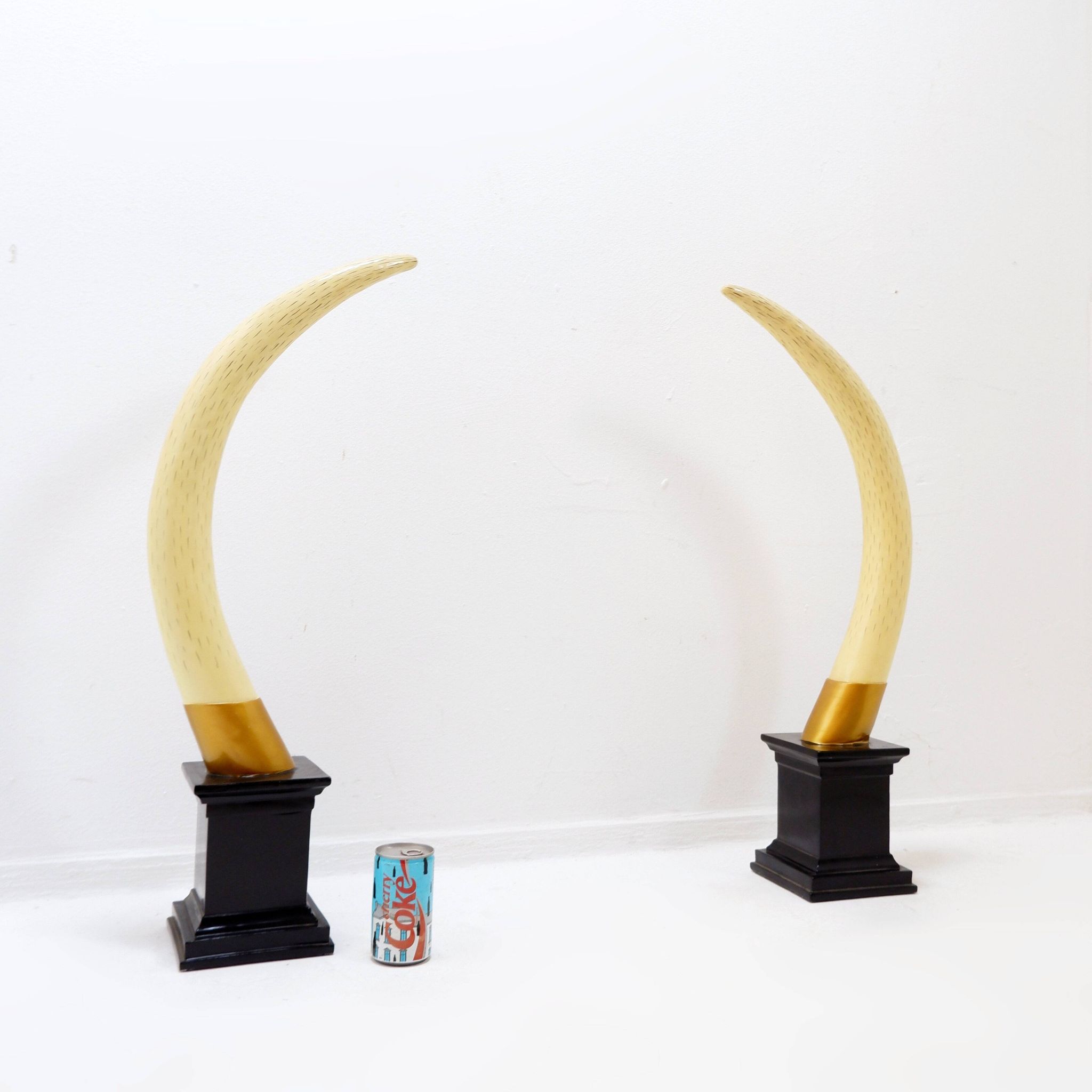 Paire de fausses défenses d'éléphant - 20ème siècle H:82cm