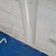 Lustre en laiton et opaline blanche