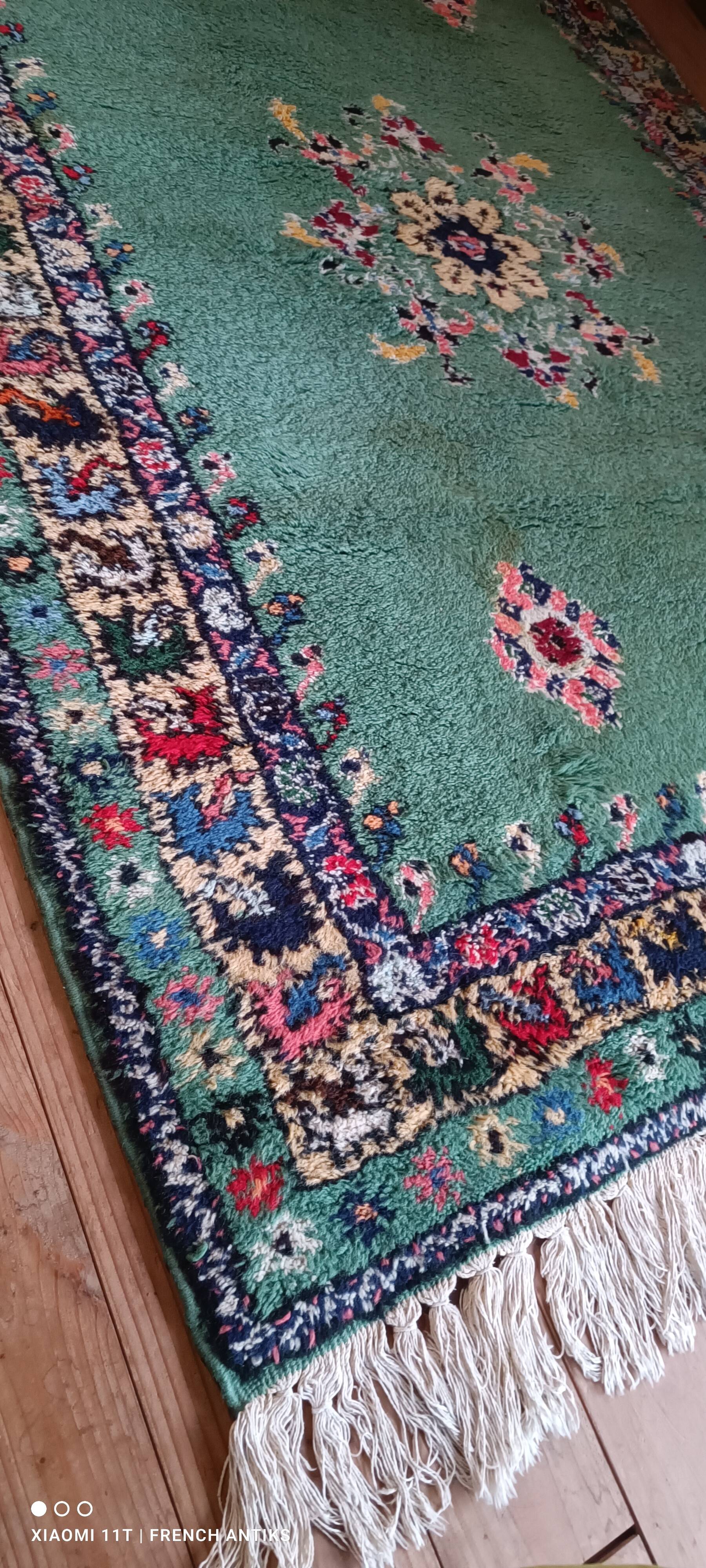 Oriental rug from Rabat, Morocco, vintage from the 1970s. Handcrafted.