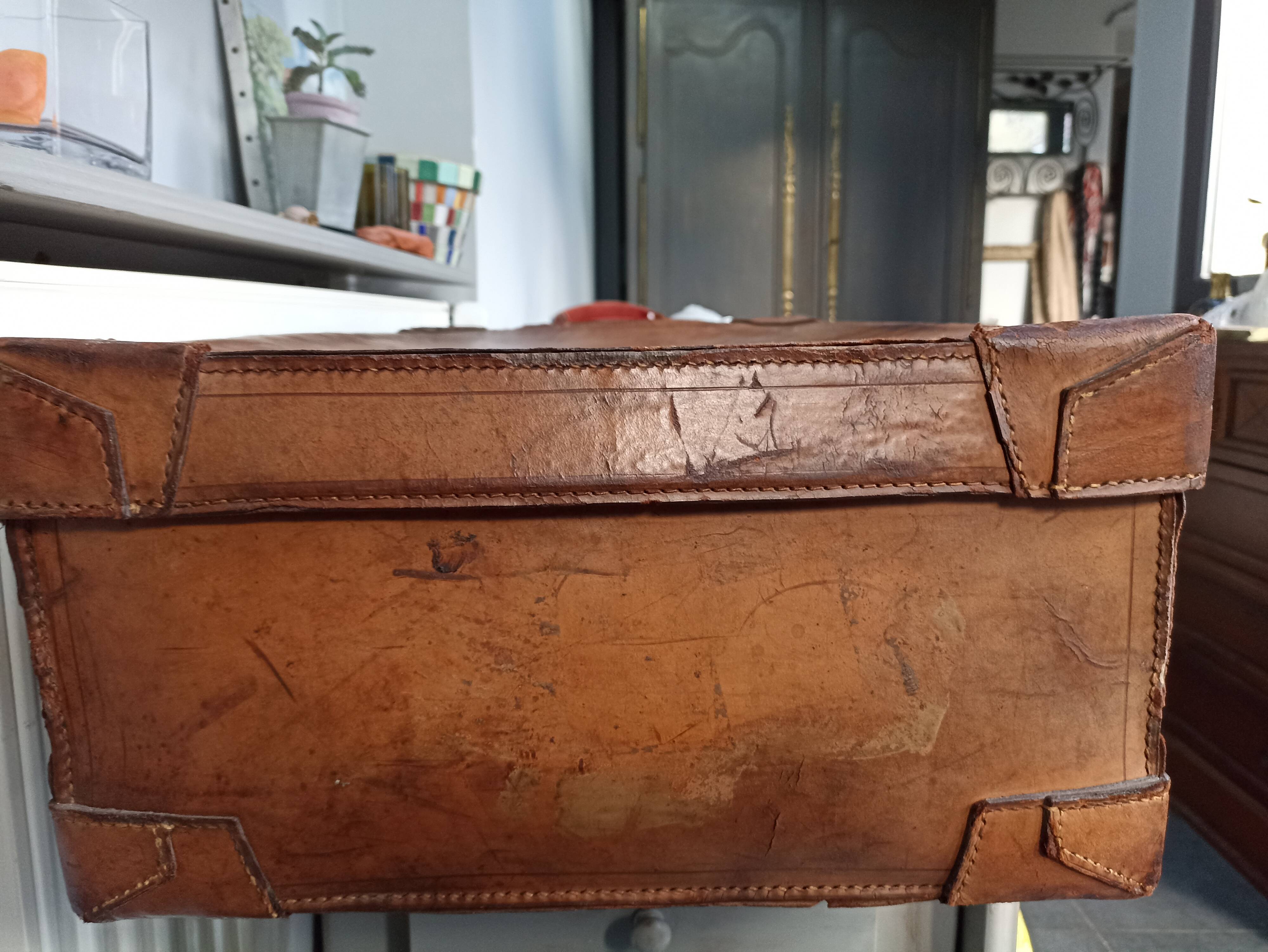 Valise ancienne en cuir