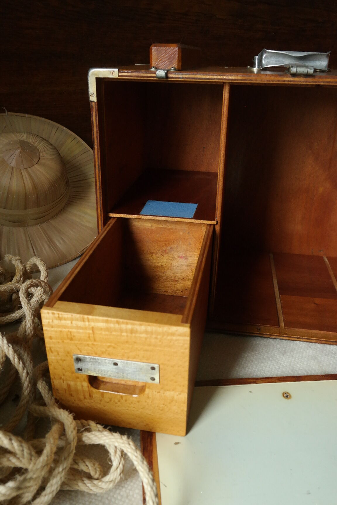 Caisse, vintage wood business firm