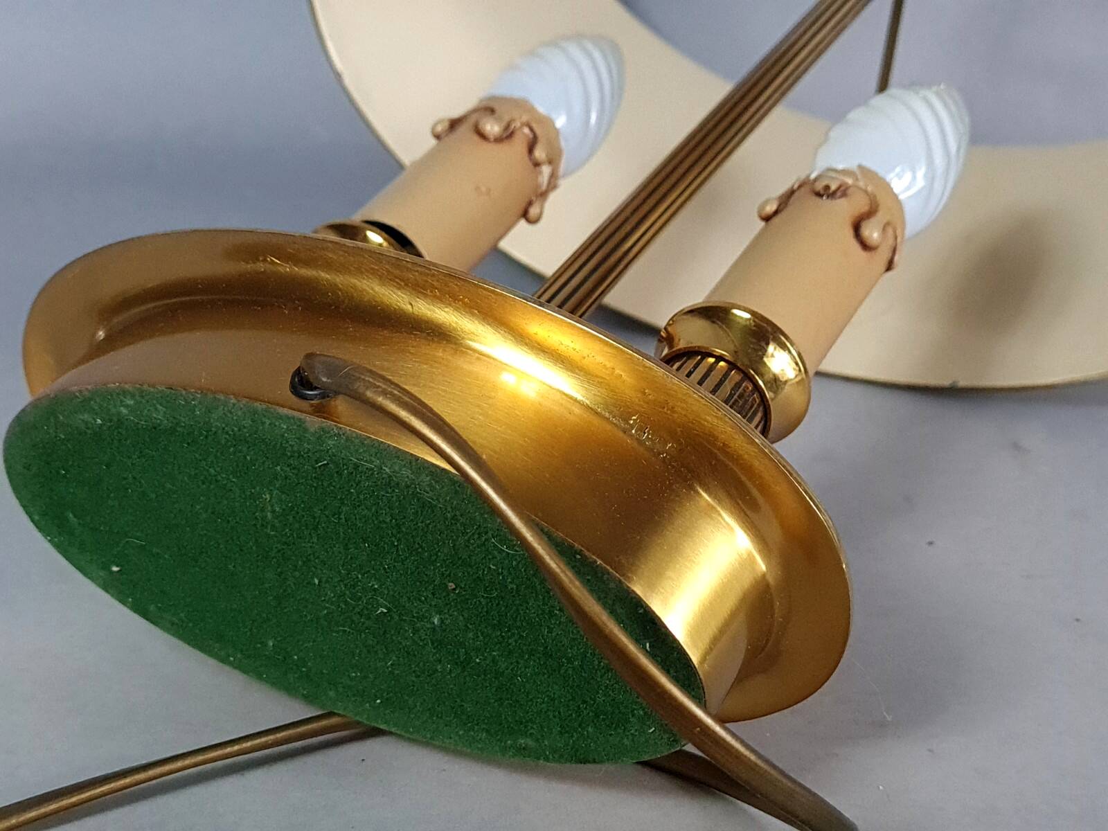 Lampe bouillote style Empire bronze doré abat-jour métal bordeaux C548
