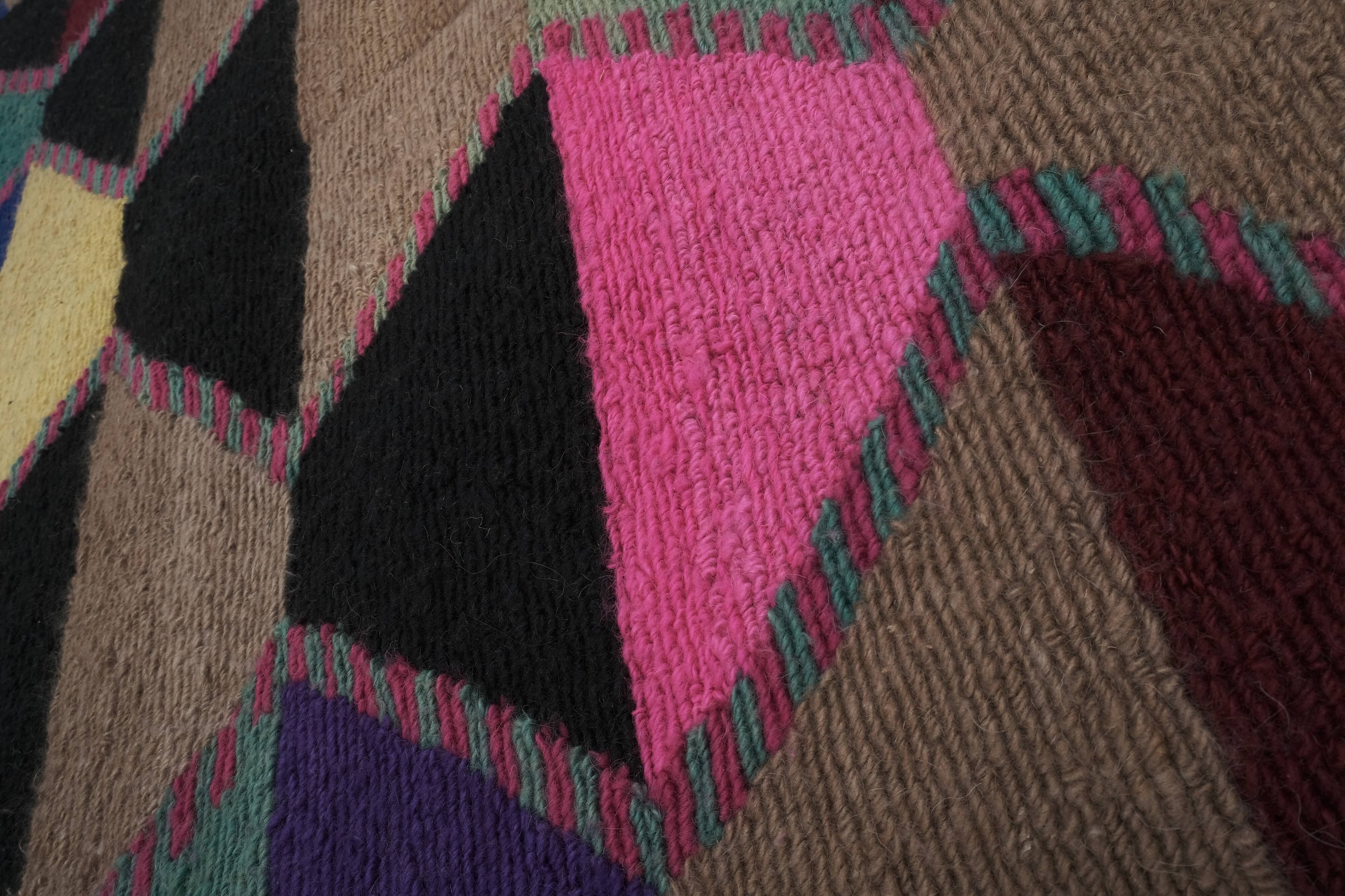 Vintage Turkish rug from Oushak, hand-woven 124x141 cm