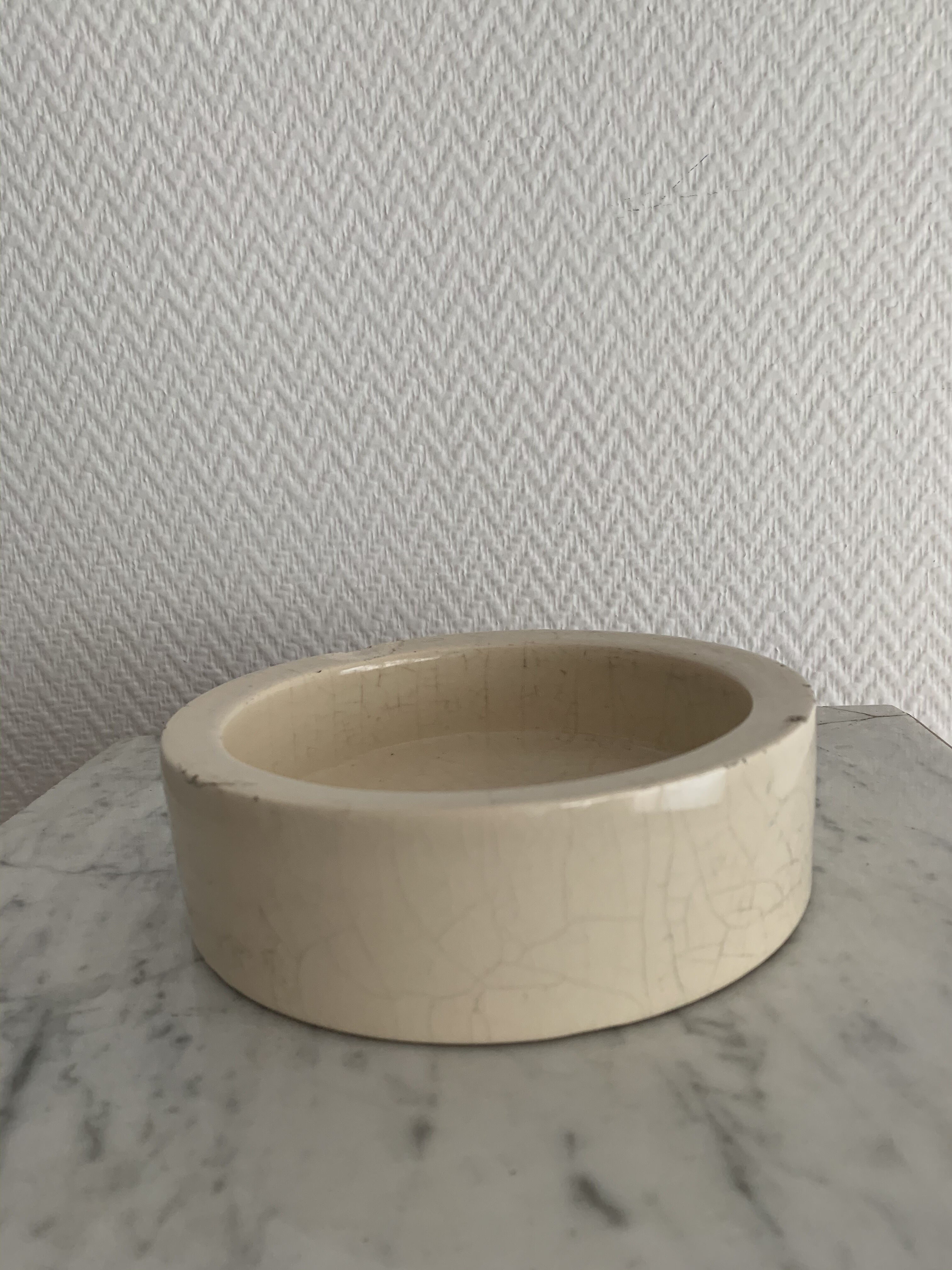 Beige ceramic trinket bowl