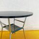 Table basse ronde avec plateau noir et étagère porte-revues en scoubidou vert foncé