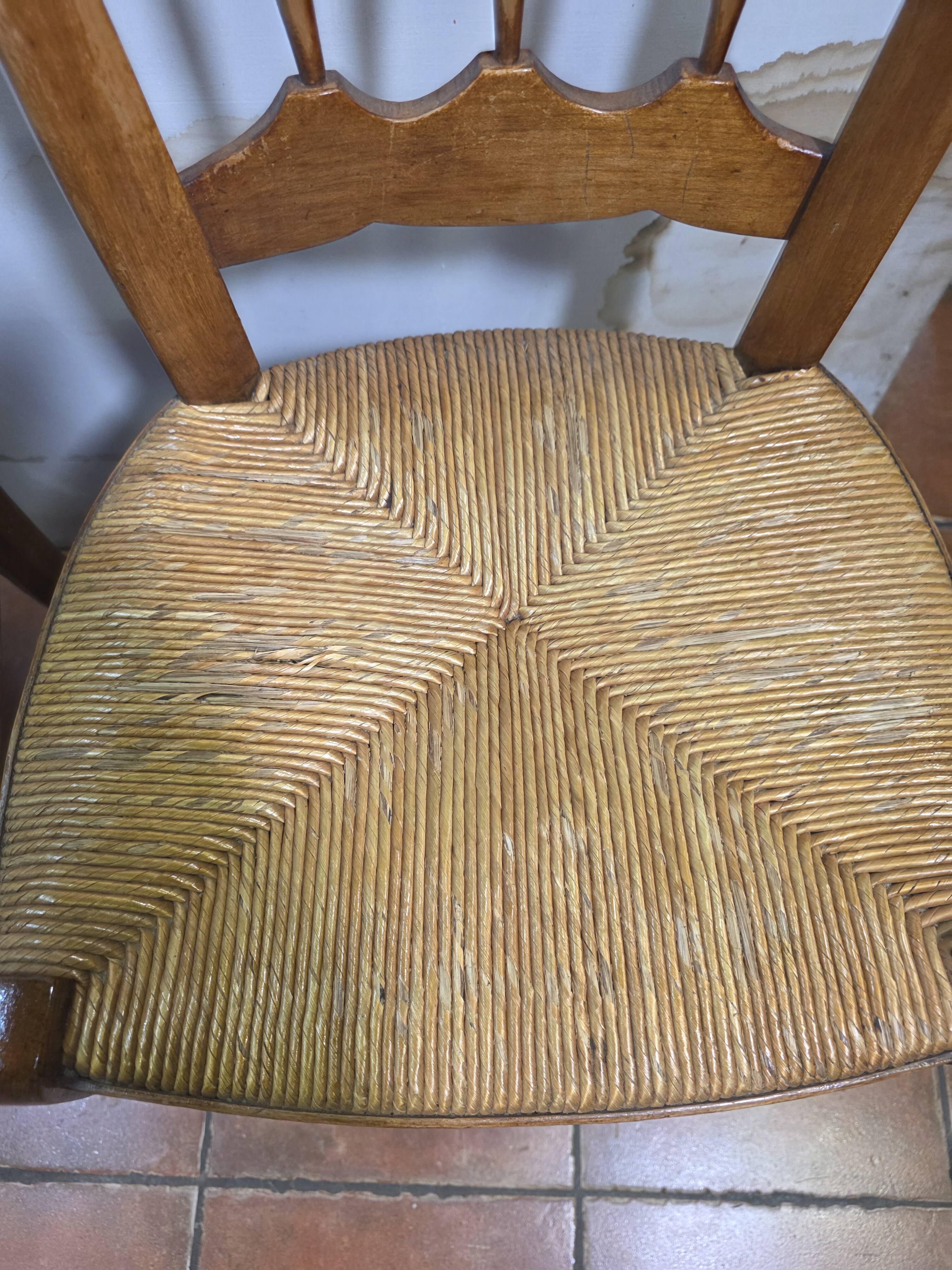 4 rustic farmhouse chairs made of wood and straw