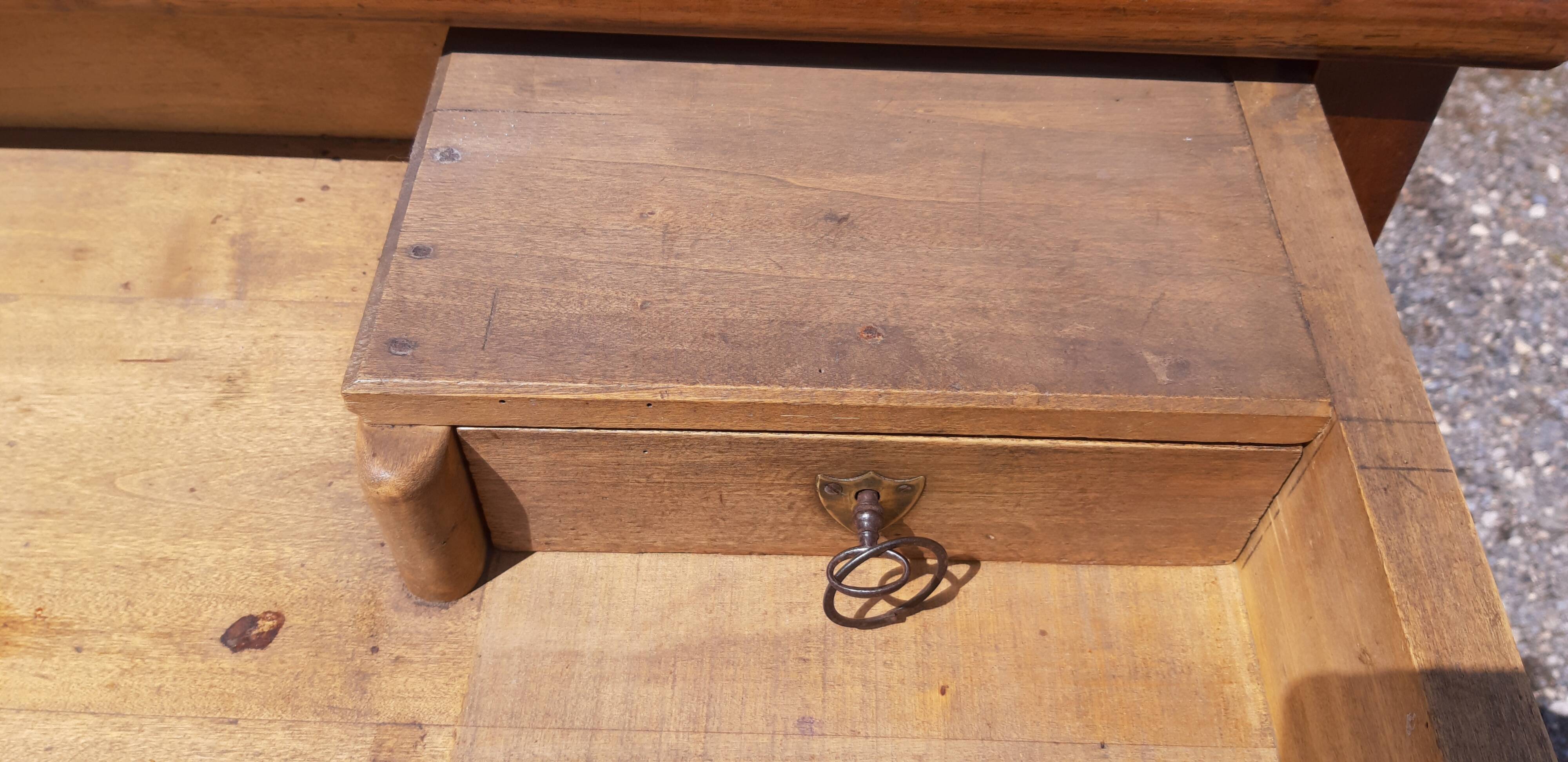 Writing table Walnut 19 eme