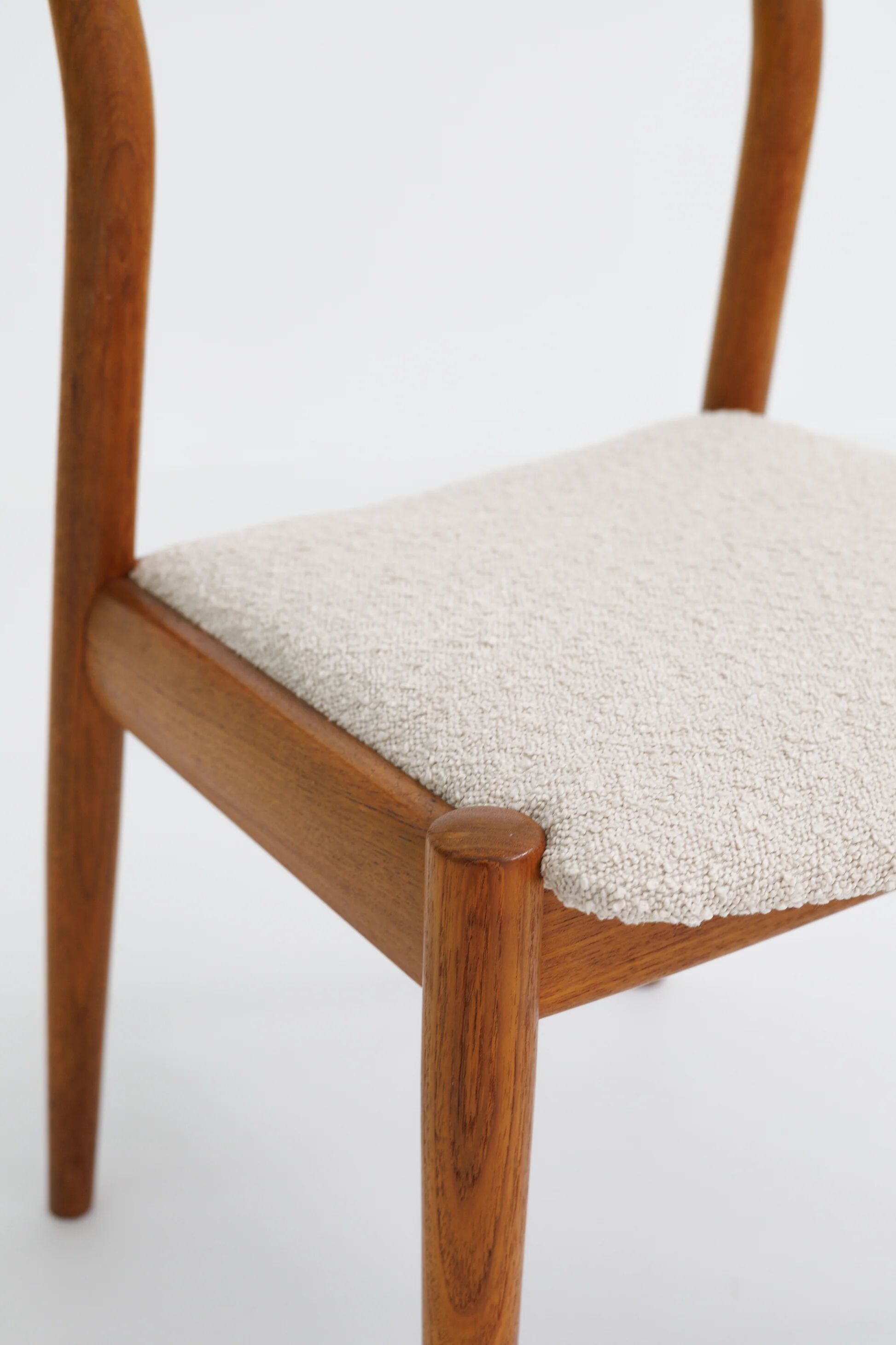 Set of 2 mid-century Danish dining chairs by H.W. Klein