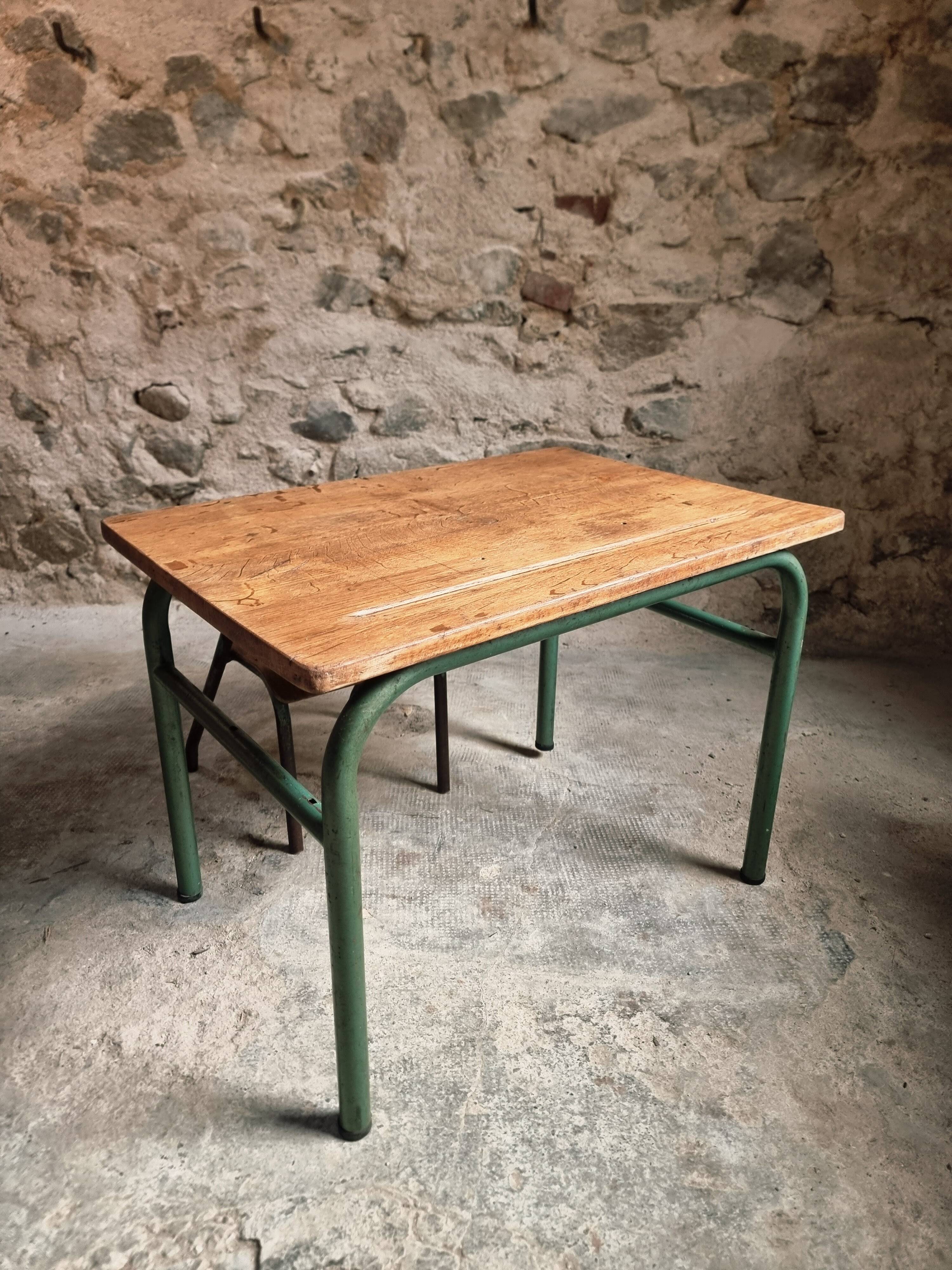 Ensemble bureau et chaise d’écolier vintage – Mobilier scolaire industriel