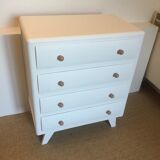 White chest of drawers