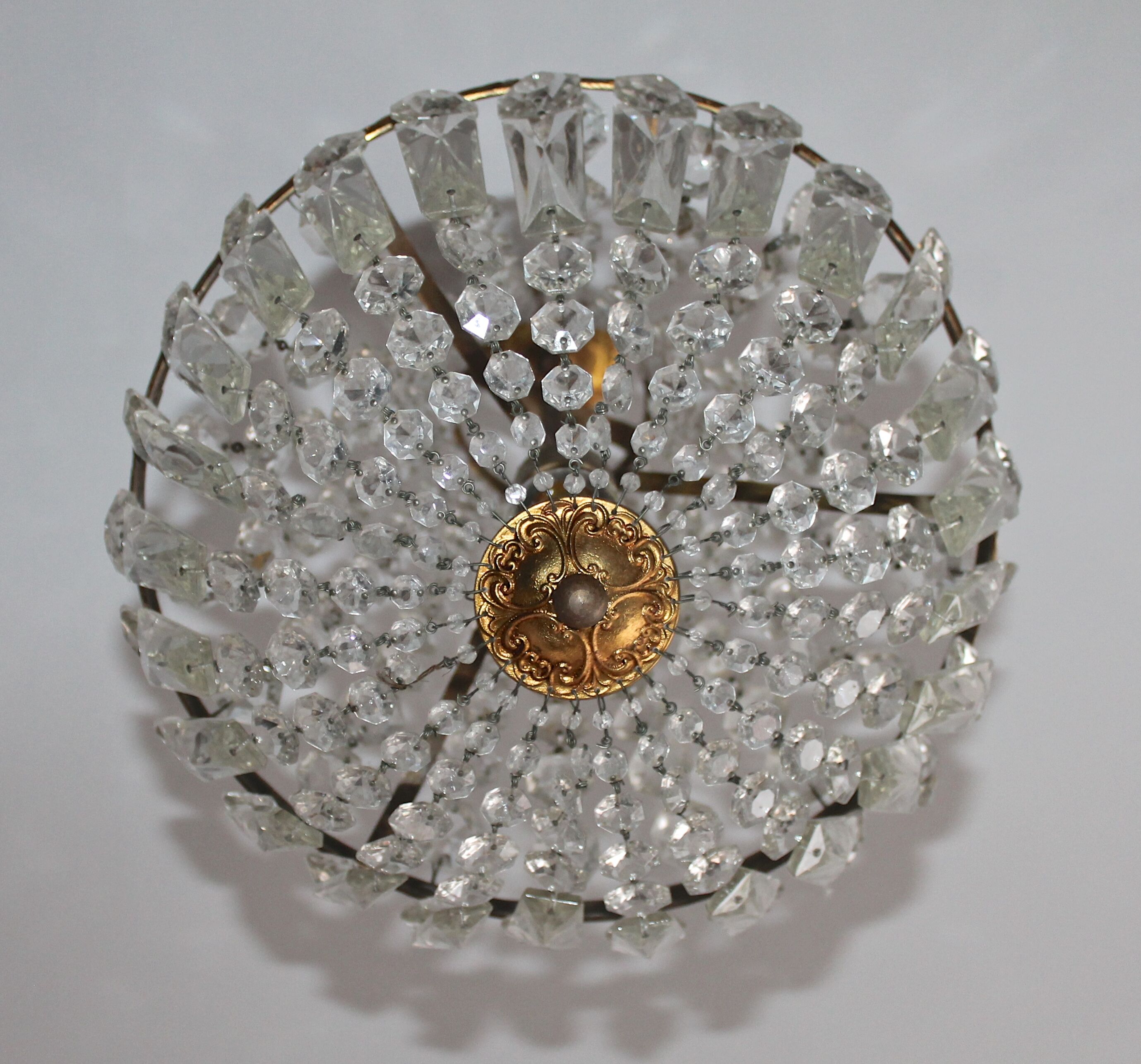 Lustre mongolfière à pampilles et bronze