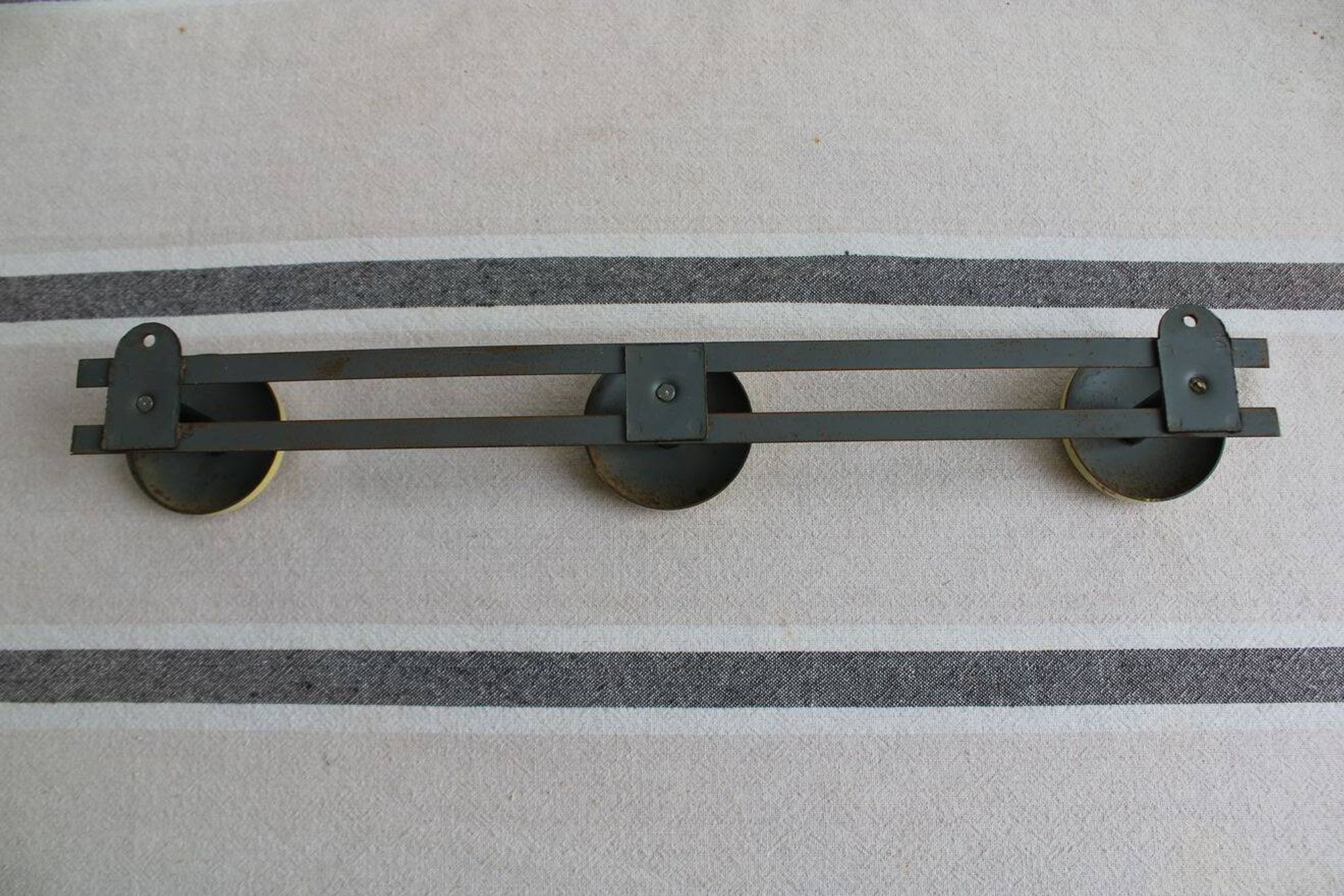 Porte-manteaux en métal