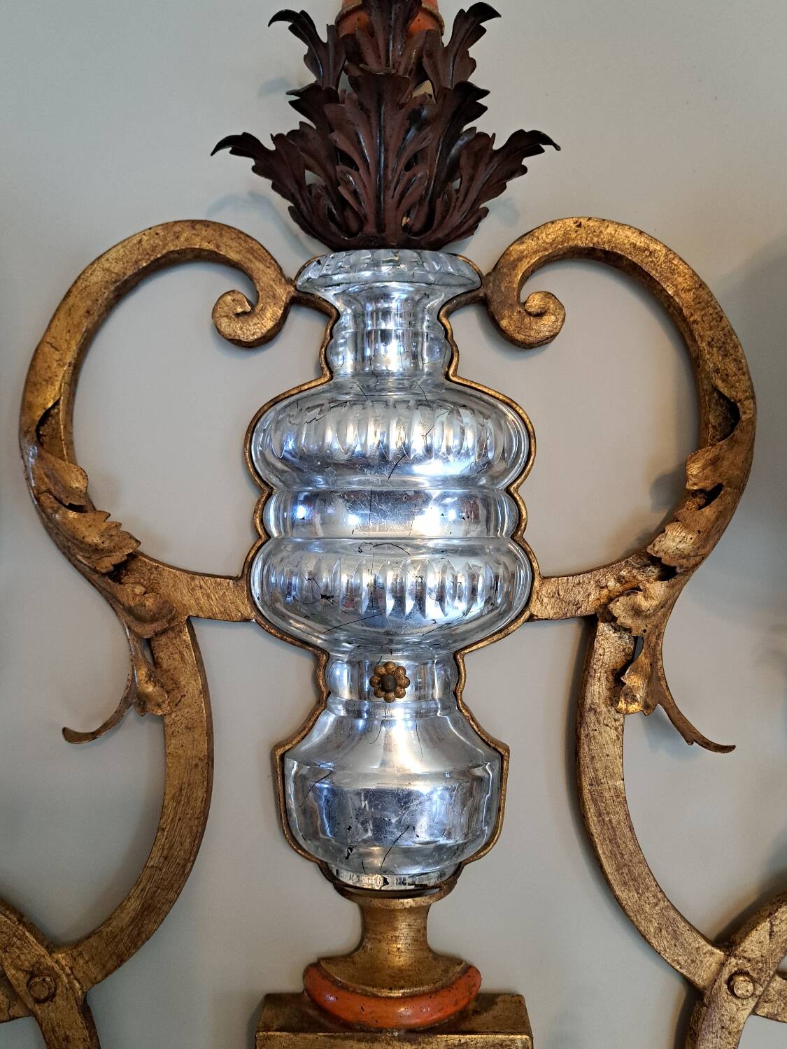Important Baguès wall light in gilded wrought iron