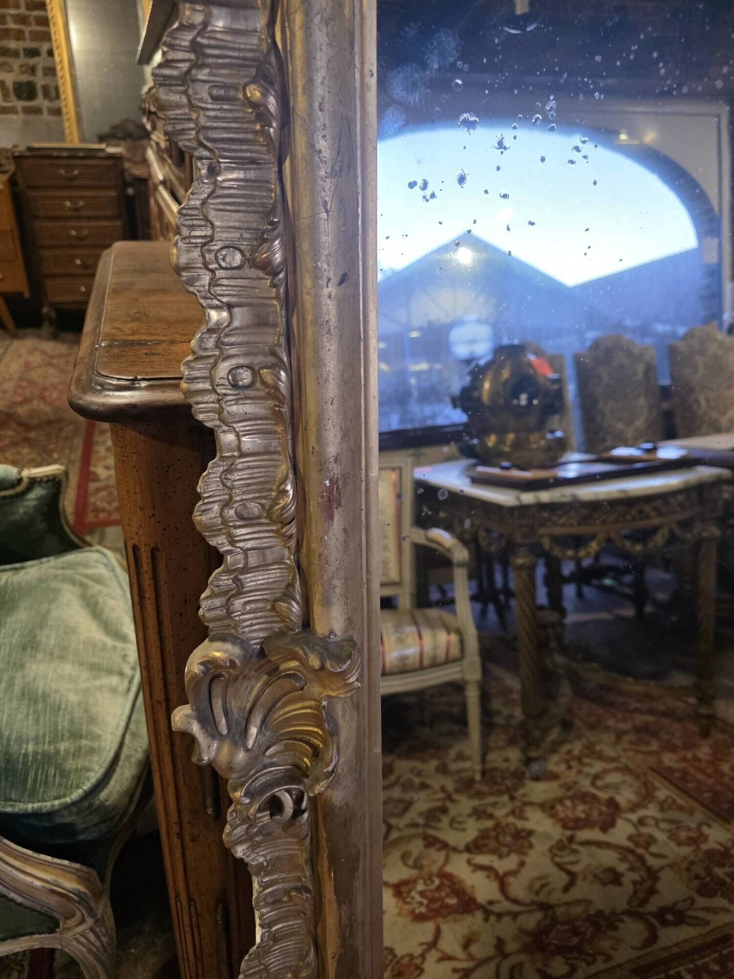 Miroir style Louis XV doré à la feuille d'or du XIXème, 181cm H