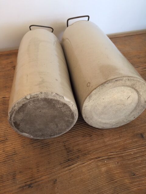 Enamelled sandstone bottles