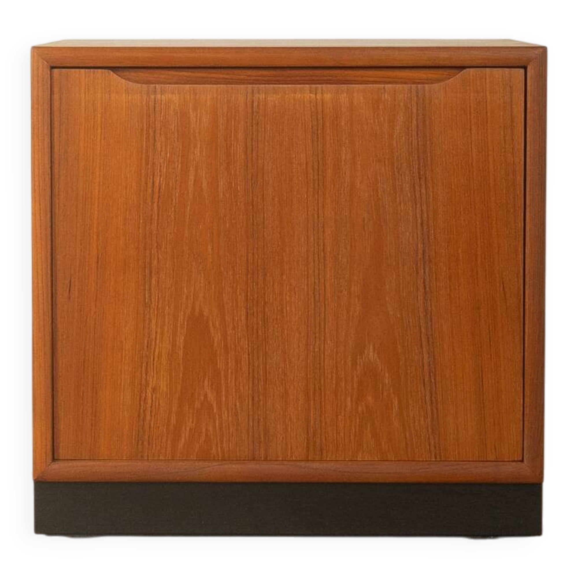 Commode classique des années 1960, en placage de teck.