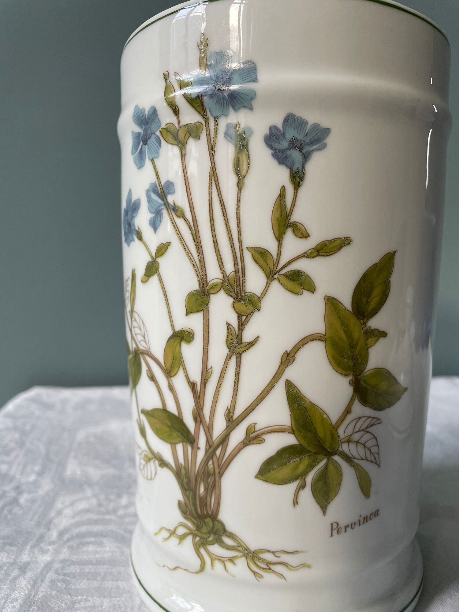 Medicine jar "Pervinca" in Limoges porcelain France