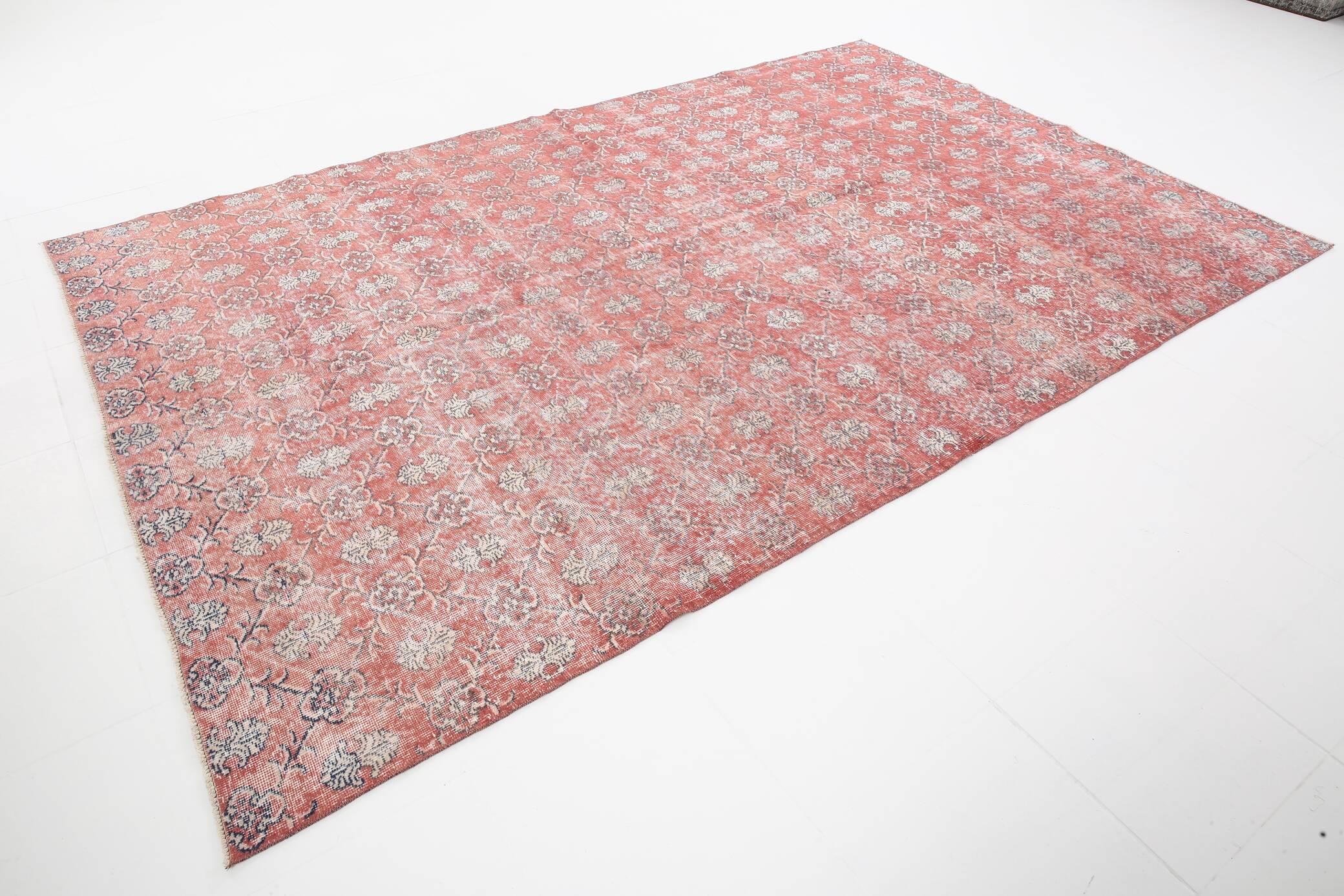 Pale red classic vintage rug, 215x335cm