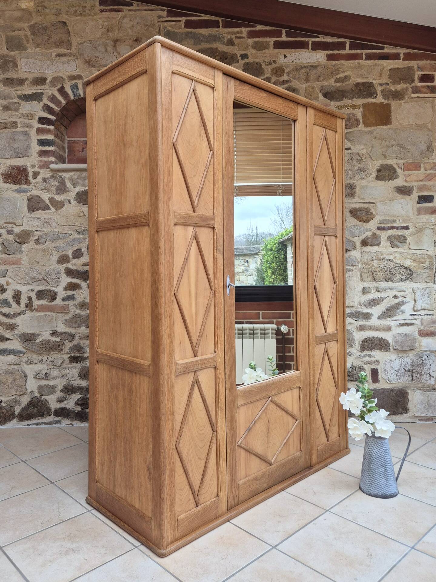 Armoire vintage
