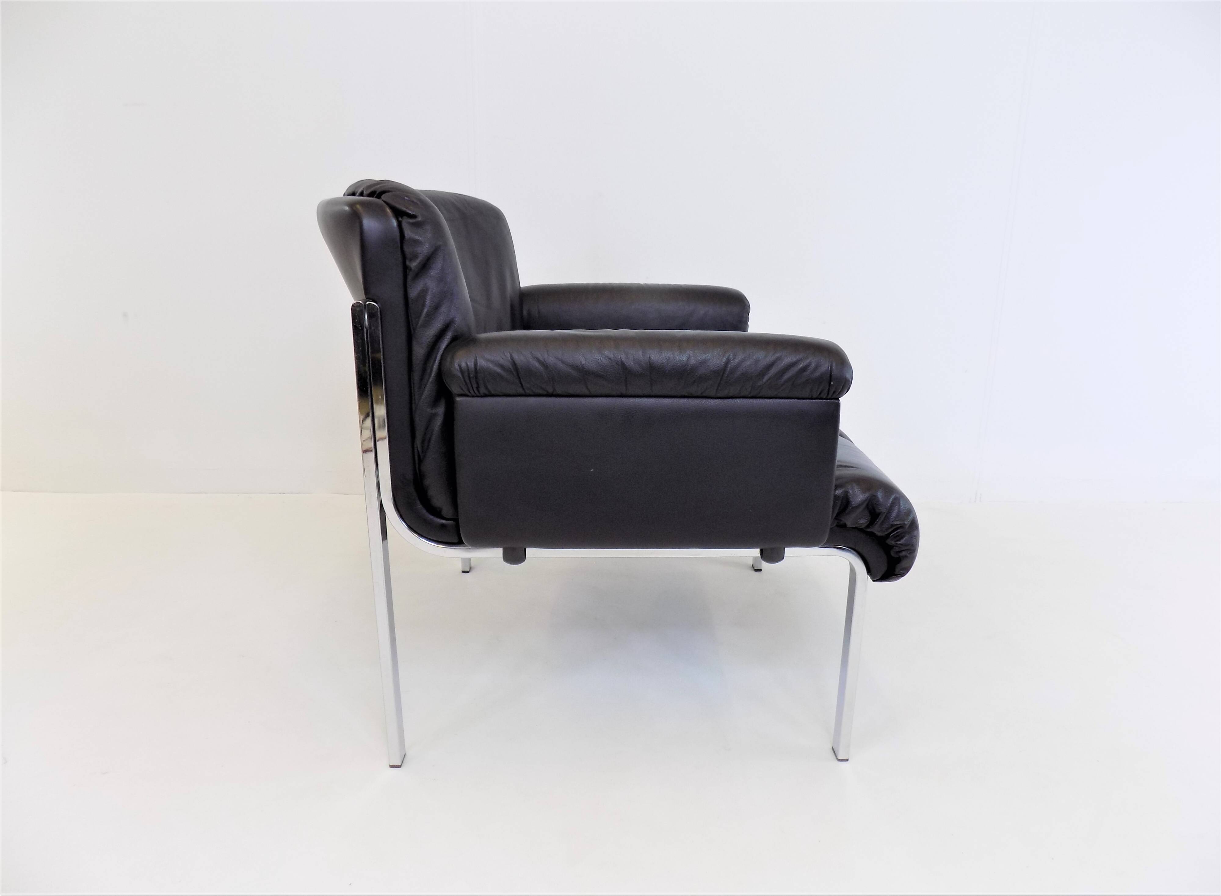 Set of 2 Girsberger Eurochair leather armchairs