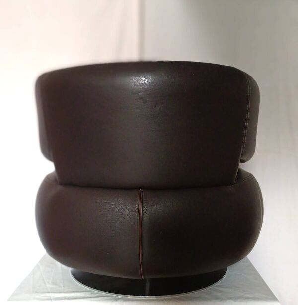 Fauteuil tournant CURL en cuir marron par Roche Bobois
