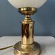 Set de 2 lampes de bureau en verre opalin doré vintage
