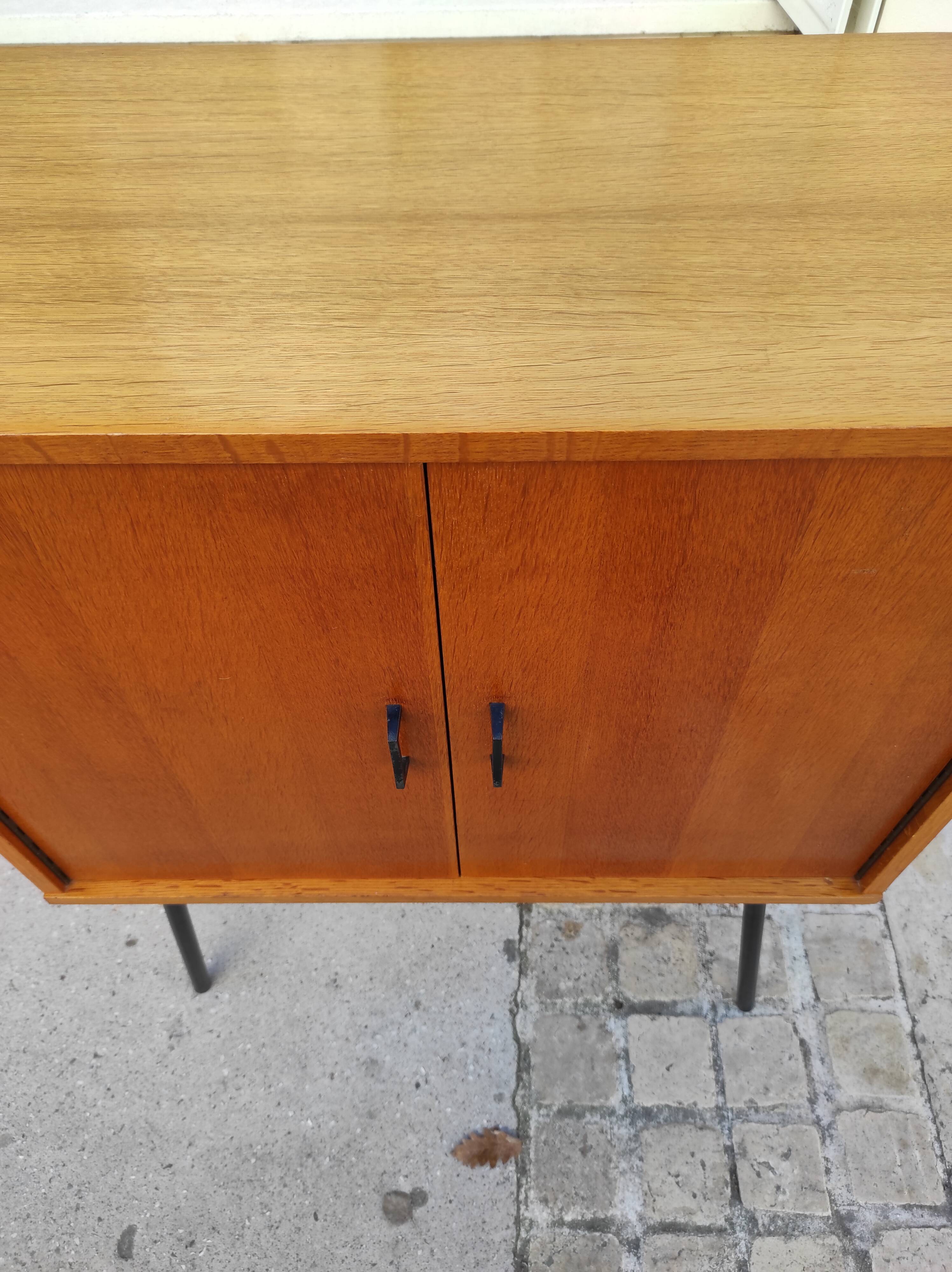 Piece of furniture feet metal compass