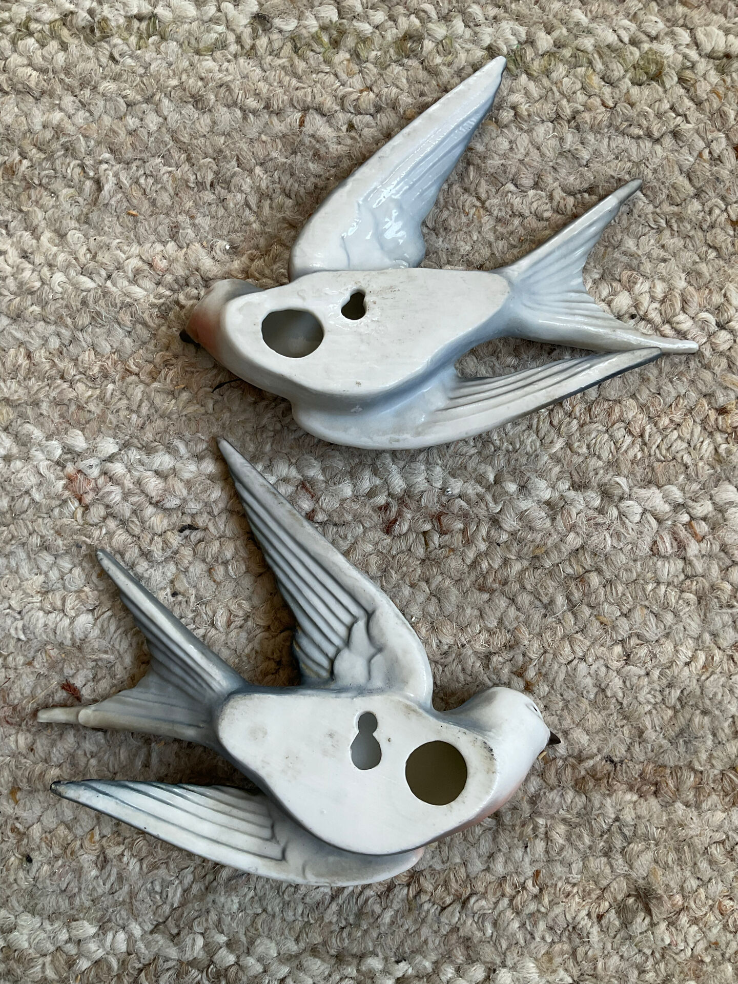 Old pair of porcelain birds for wall decoration.