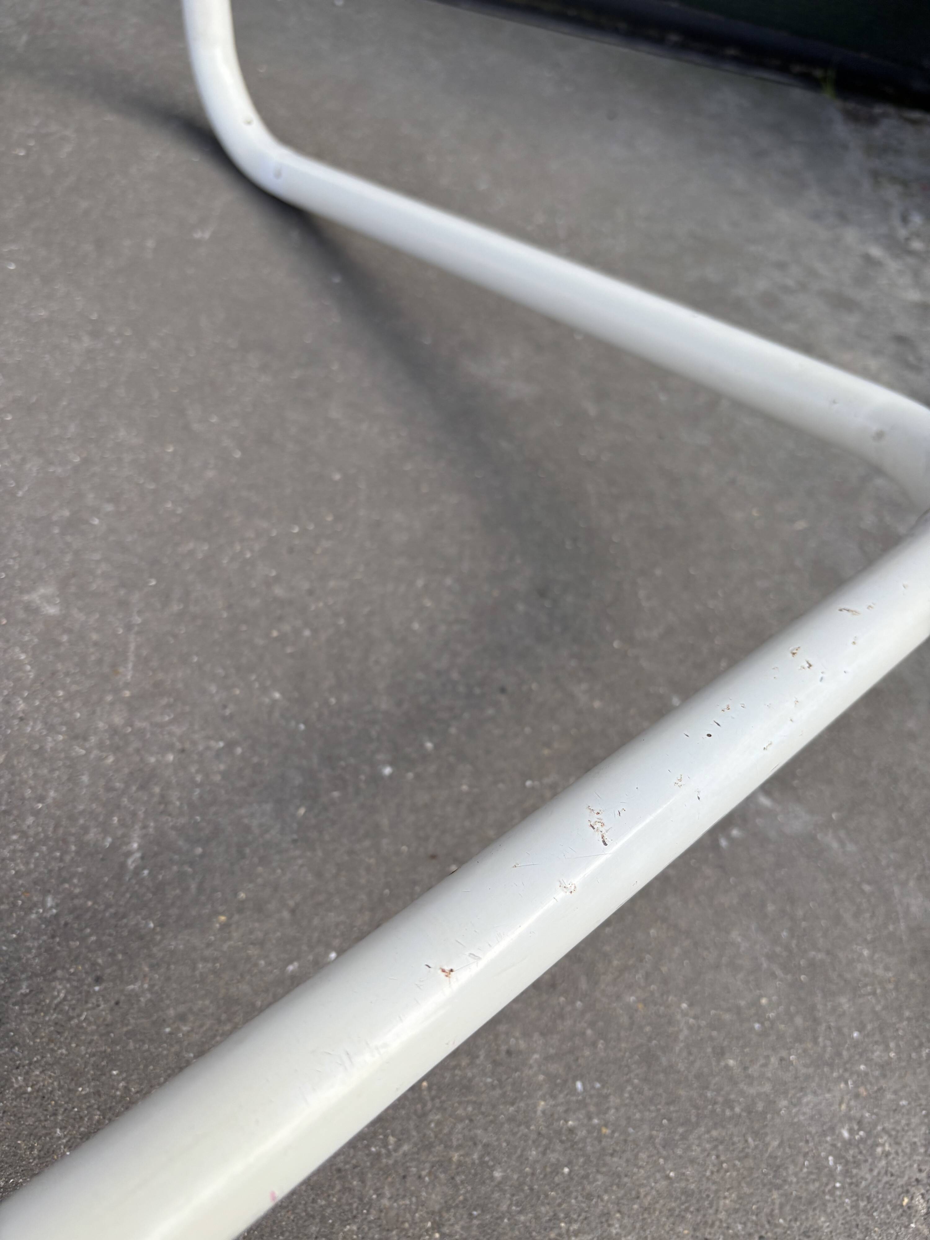 Set of 4 Cesca b32 model chairs in white dining chair