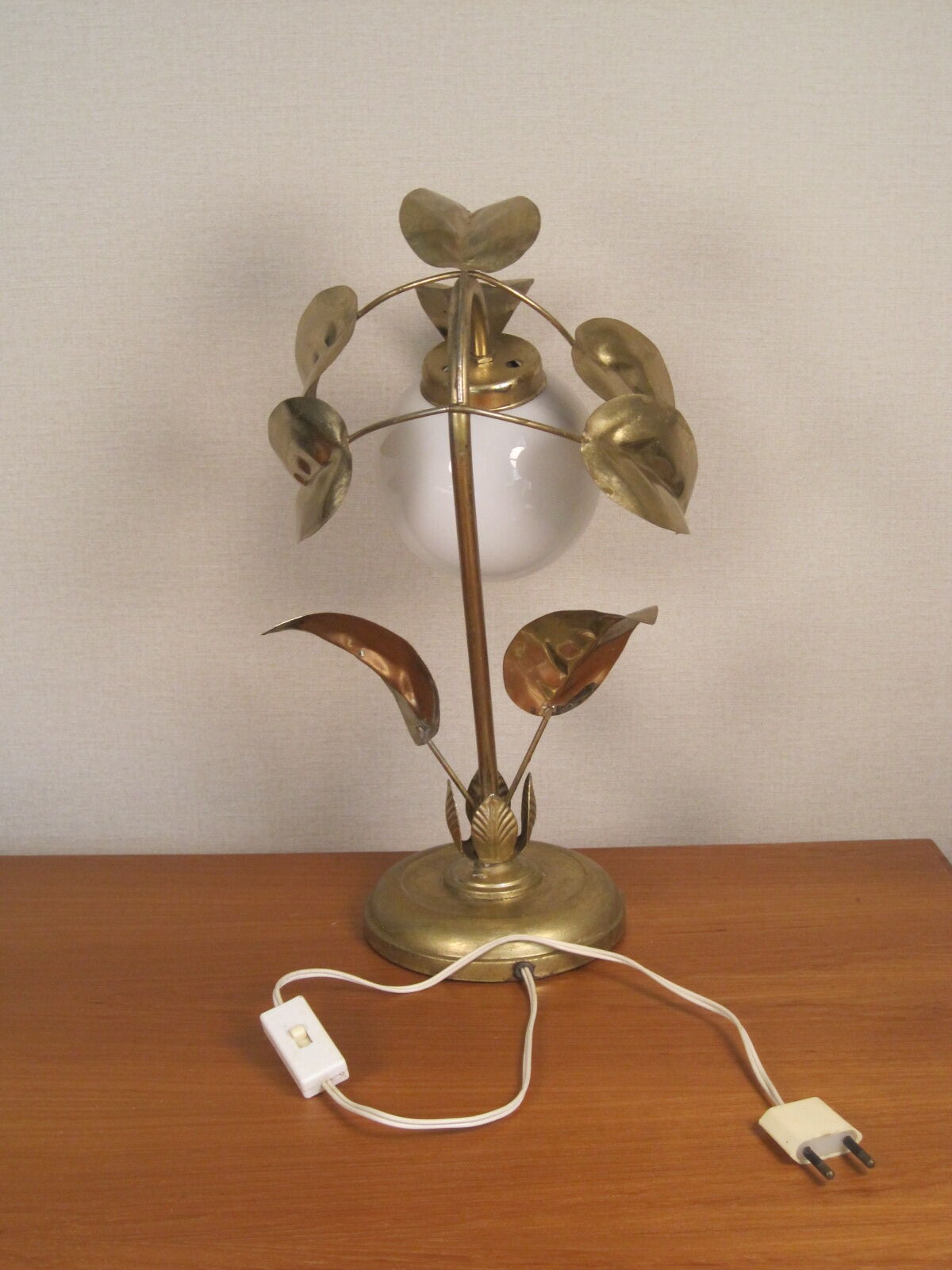 Vintage table lamp sixties Flower and Foliage in gilded metal & Globe opaline