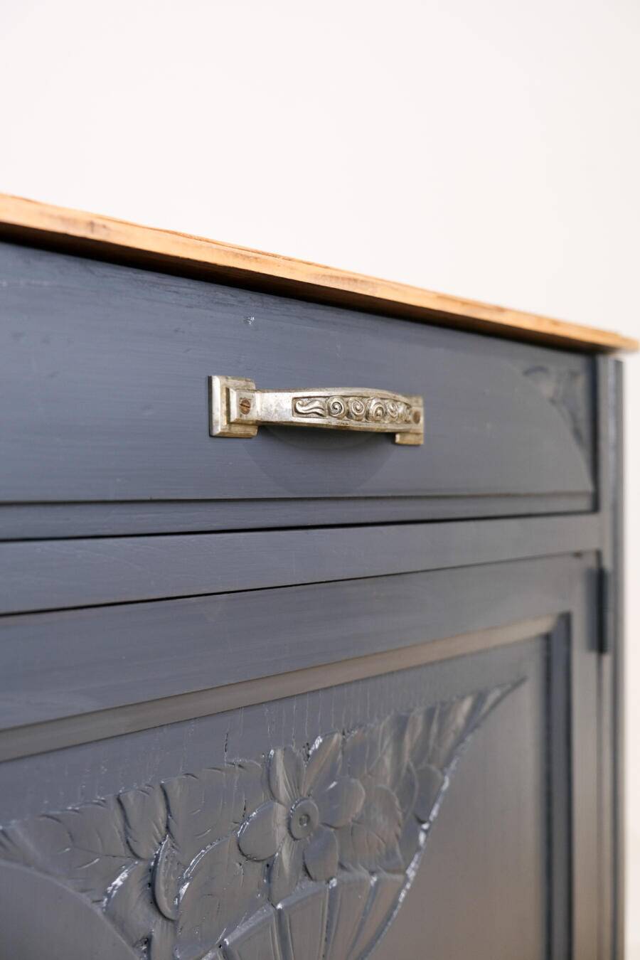 Art deco storage unit
