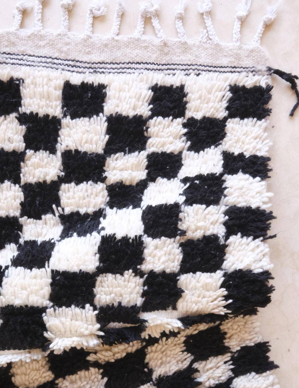 Black and white checkered rug - 193 x 117 cm
