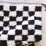Black and white checkered rug - 193 x 117 cm