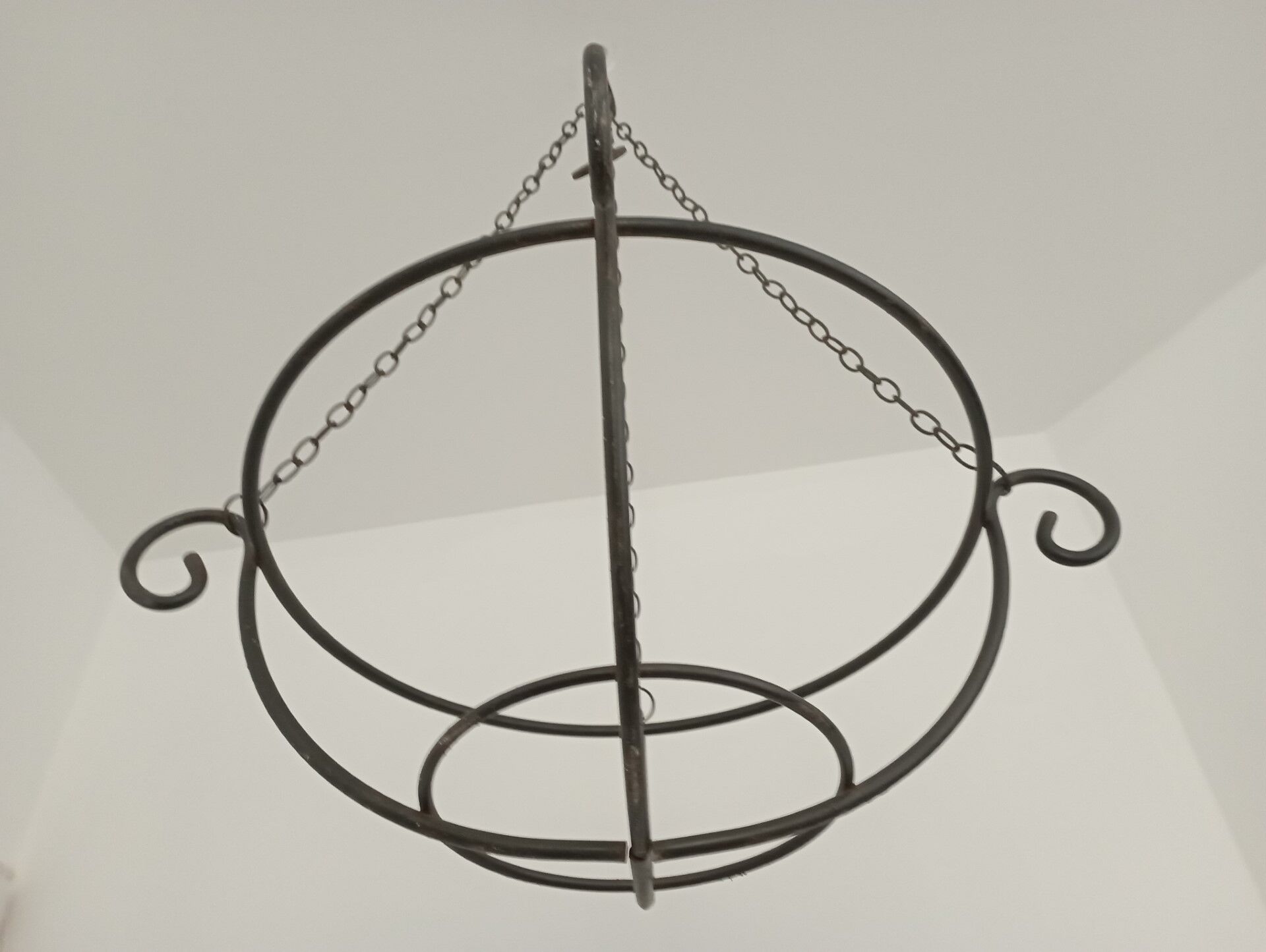 Hanging plant holder