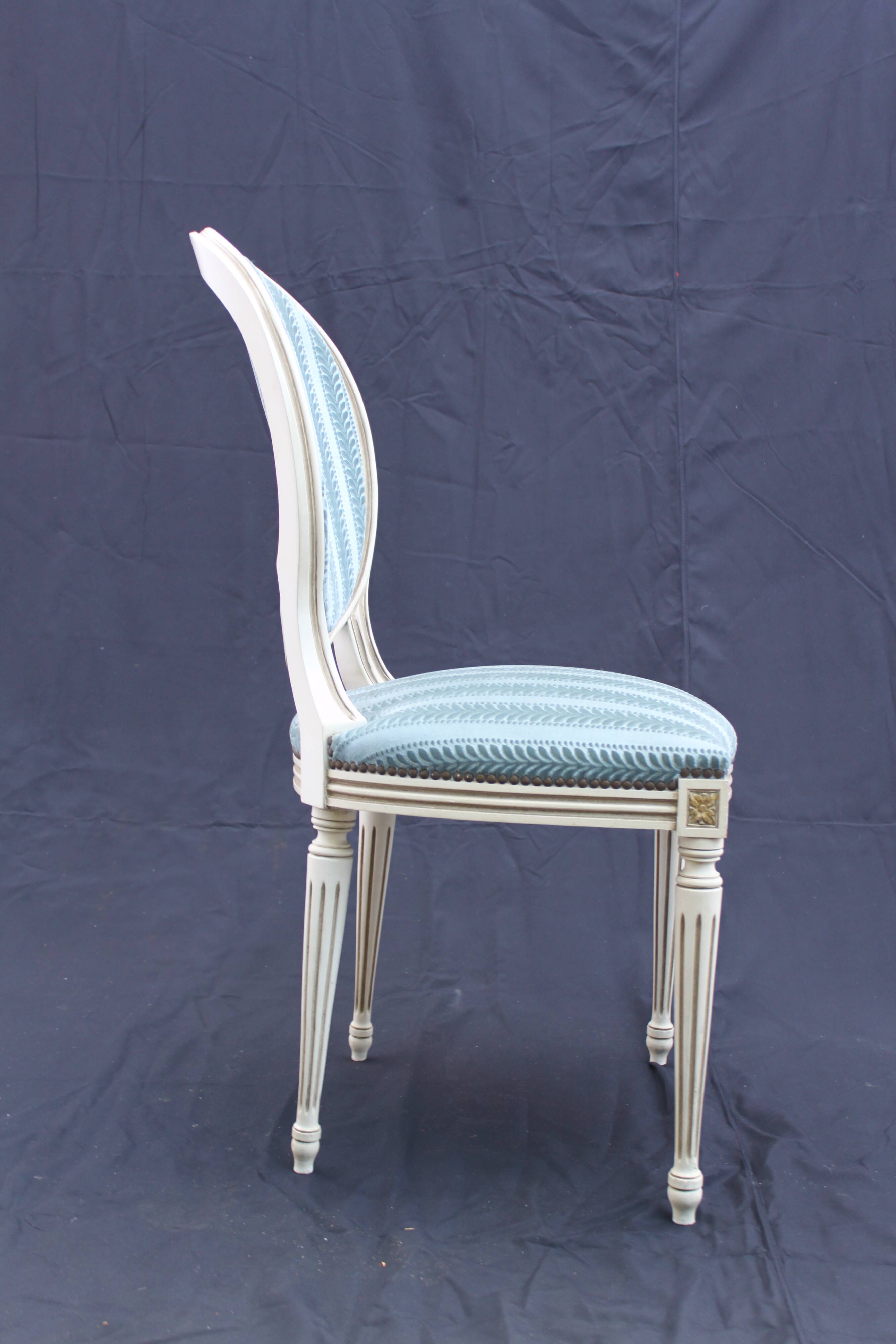 Lot de 3 chaises médaillon style Louis XV