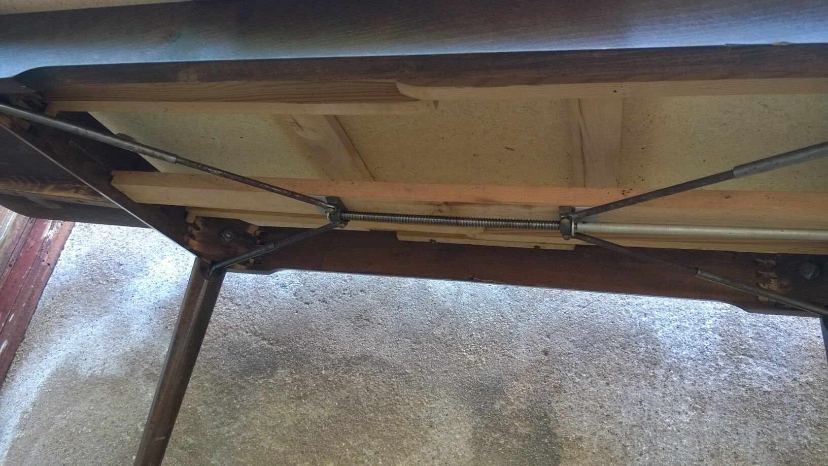 Extensible table of the 50s