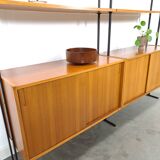 Modulair Omnia wandsysteem, Hilker, teak en zwart staal met legplanken